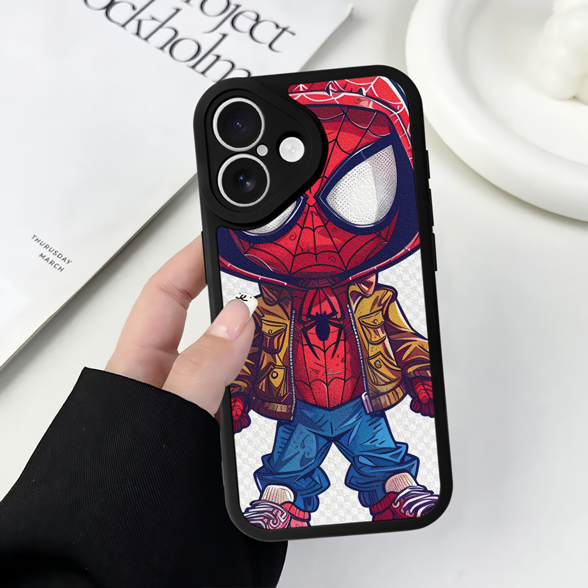Spider Man スパイダーマン 【iPhone 16シリーズ対応】シリコンスマホケース（レザー調） 材質：シリコン